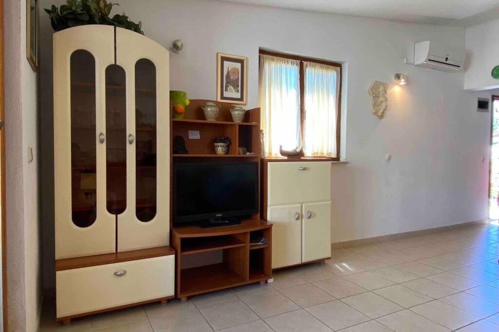 Apartman Toma Apartment Slatine Ngoại thất bức ảnh